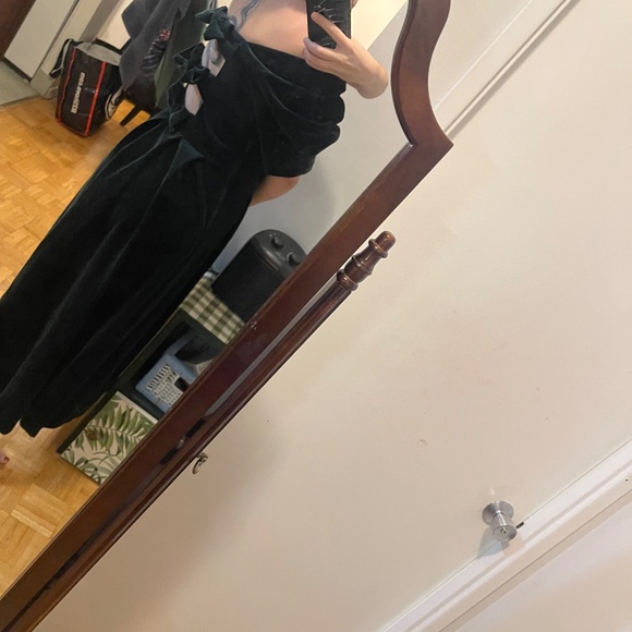 Laura Ashley dark green velvet dress - Picture 13 of 15